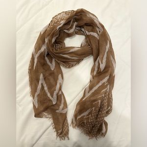 Tan and white scarf